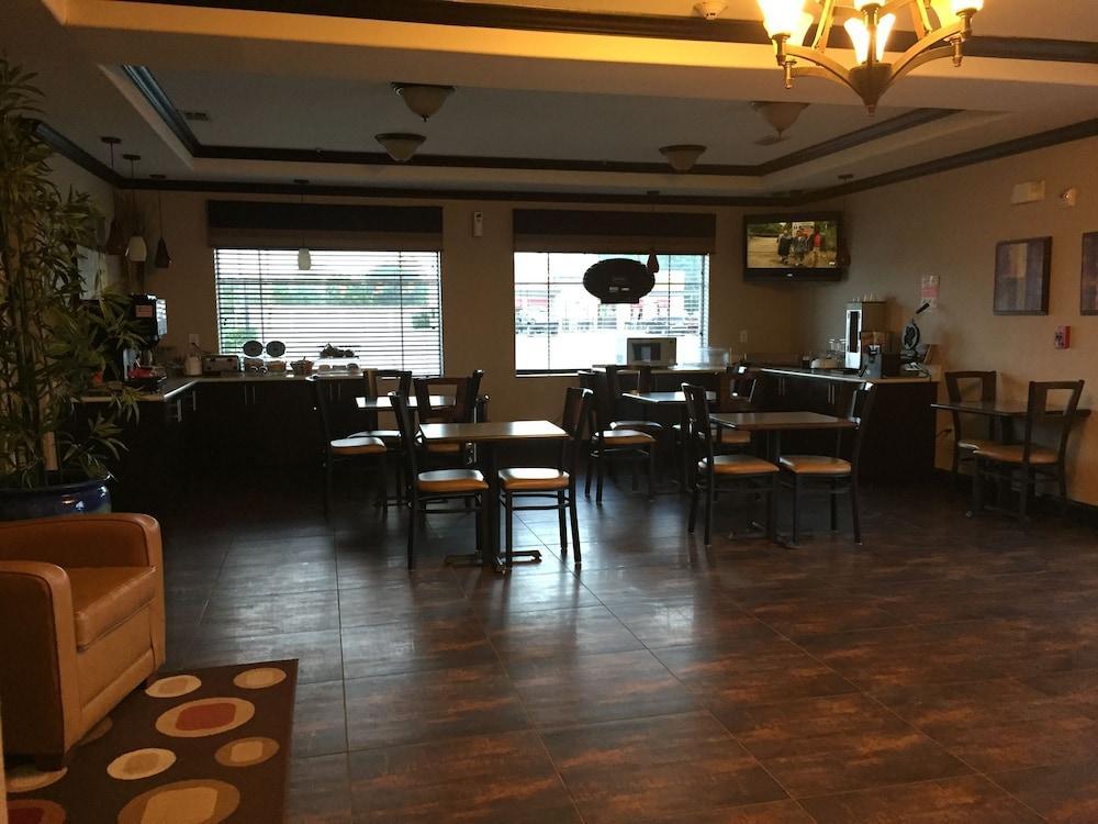 Atria Inn & Suites Three Rivers Екстер'єр фото
