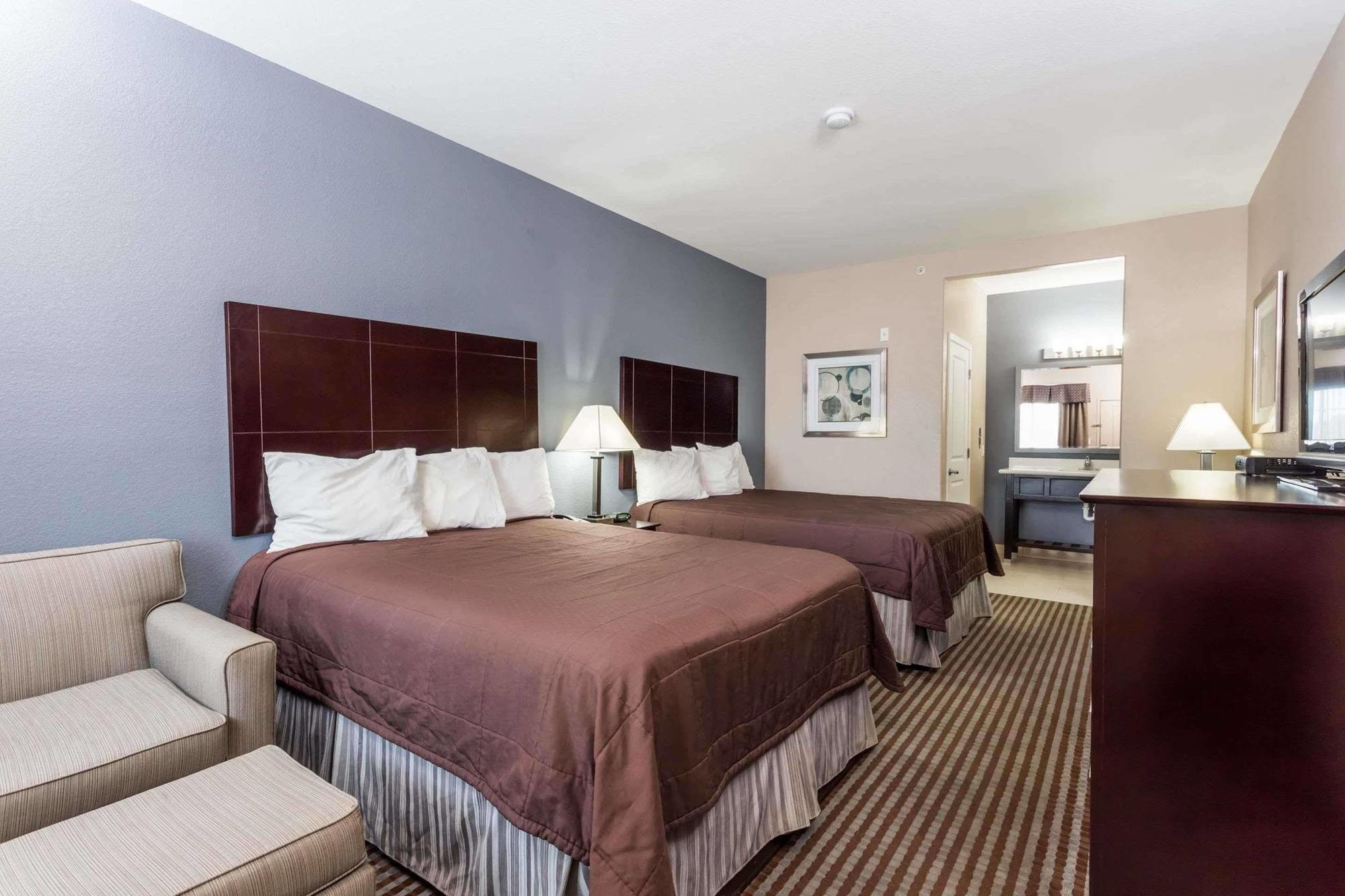 Atria Inn & Suites Three Rivers Екстер'єр фото
